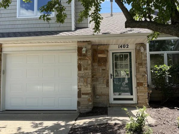 811 Burr Oaks Dr, West Des Moines, IA