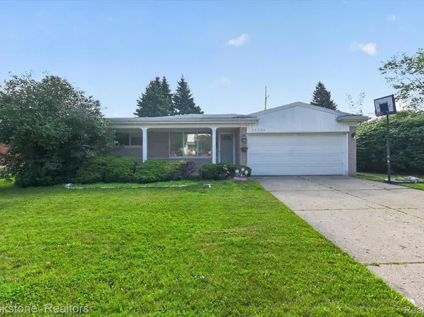 34294 Greentrees Rd, Sterling Heights, MI 48312