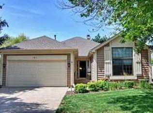 106 Seneca Trl, Bloomingdale, IL 60108