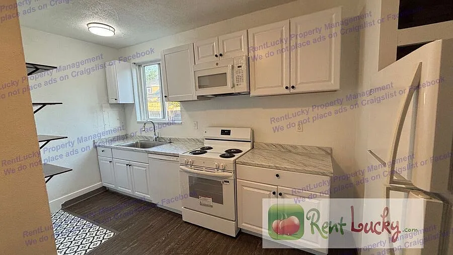 Cute, Private and Clean! 1 Bedroom 1 Bath Cottage — Photo 4