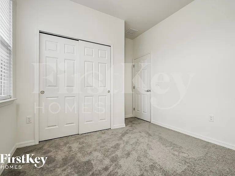 217 Windsor Reserve Dr — Photo 14