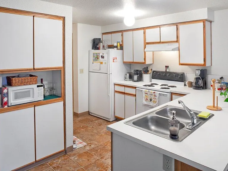 020-Creekside Apartments — Photo 3