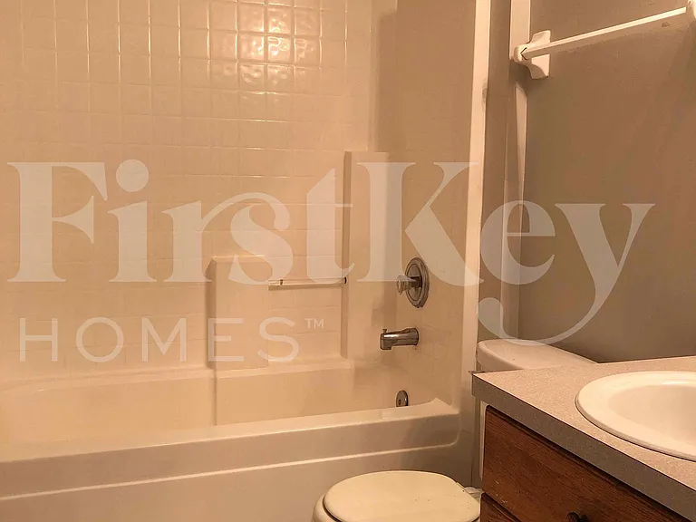 2137 Featherwood Dr W — Photo 8