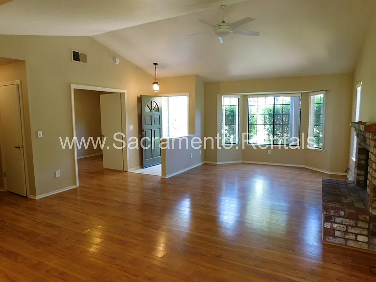 7452 Santa Susana Way — Photo 4