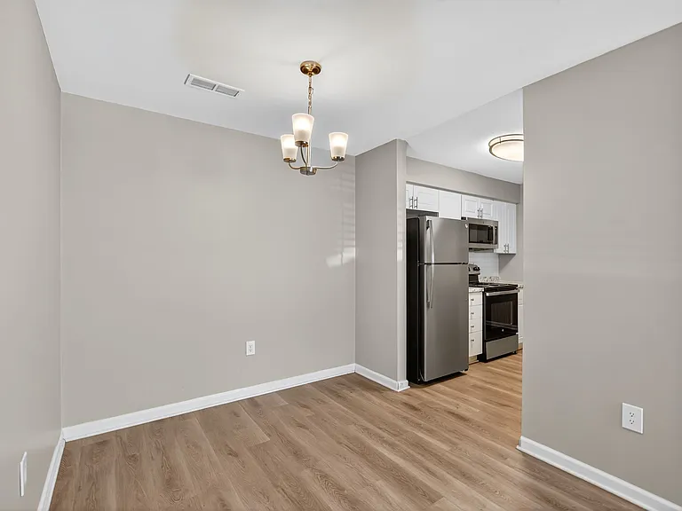 Nevin Place Apartments — Photo 34