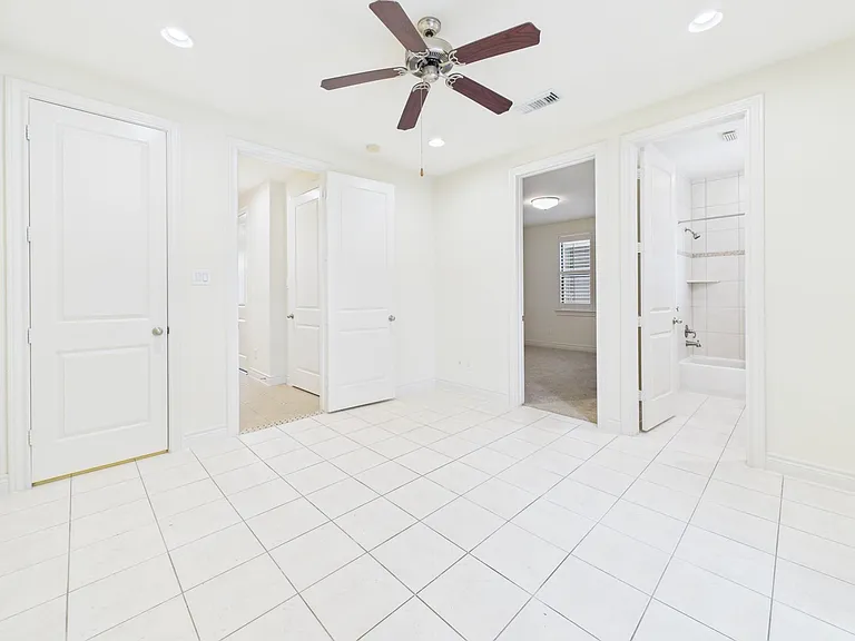 11025 Sherwood Grv — Photo 6