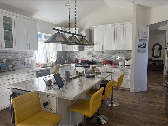 3rd image of 57 Summer Hill Ct