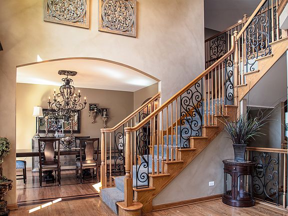 3rd image of 821 Pioneer Ct
