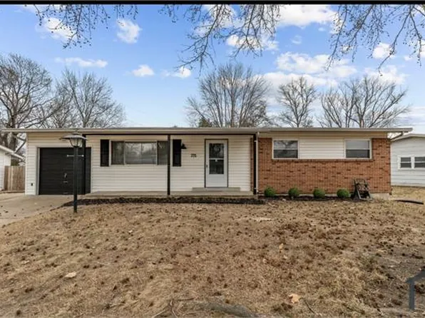775 Sherwood Dr, Florissant, MO 63031