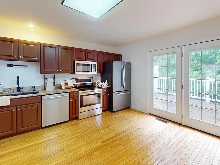 763 Oakwood Ave — Photo 9