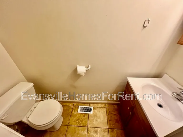 27 W Franklin St — Photo 6