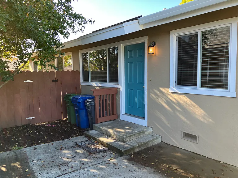 2041 Encina Dr — Photo 2