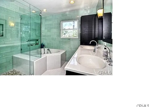 16 Goldstone — Photo 9