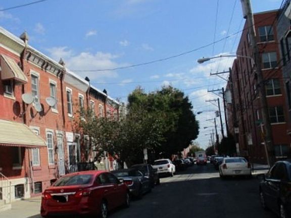 Exterior Neighborhood (street photo)