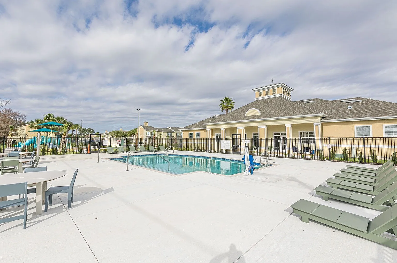 Oak Meadows Apartments — Photo 2