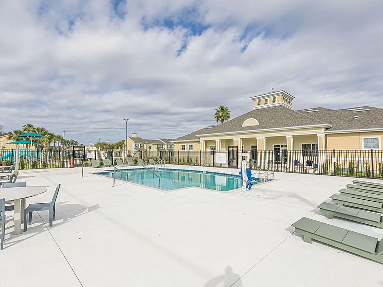Oak Meadows Apartments — Photo 2