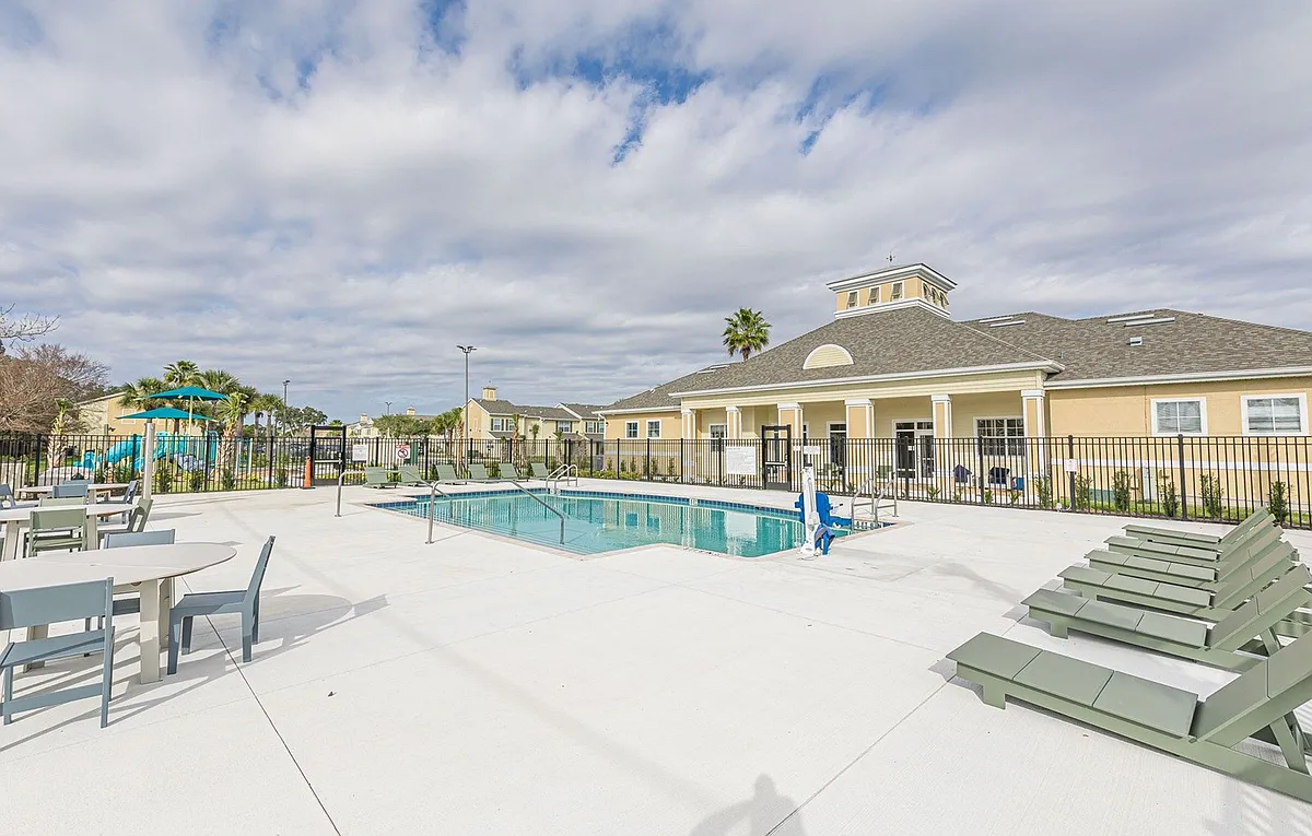 Building Photo - Oak Meadows Apartments