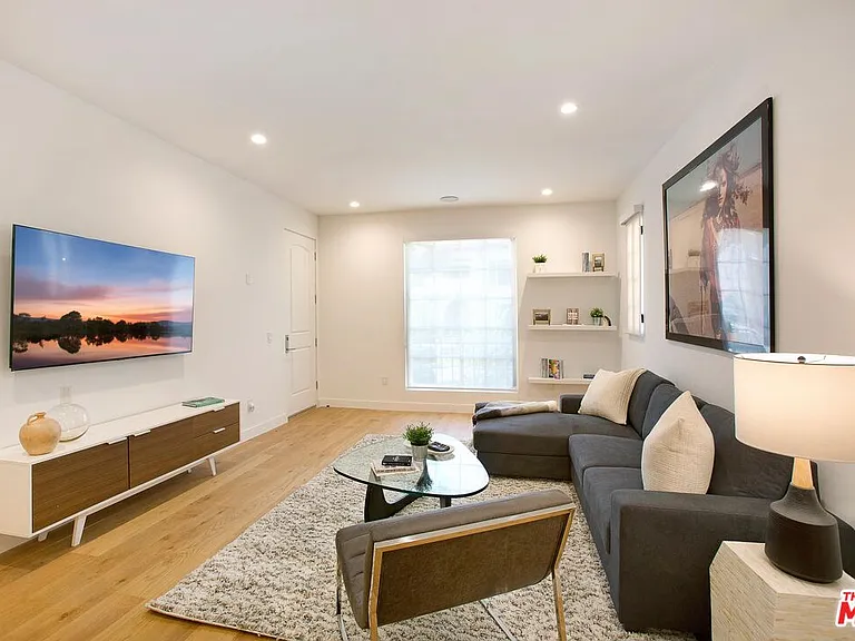 418 N Stanley Ave #420 — Photo 6