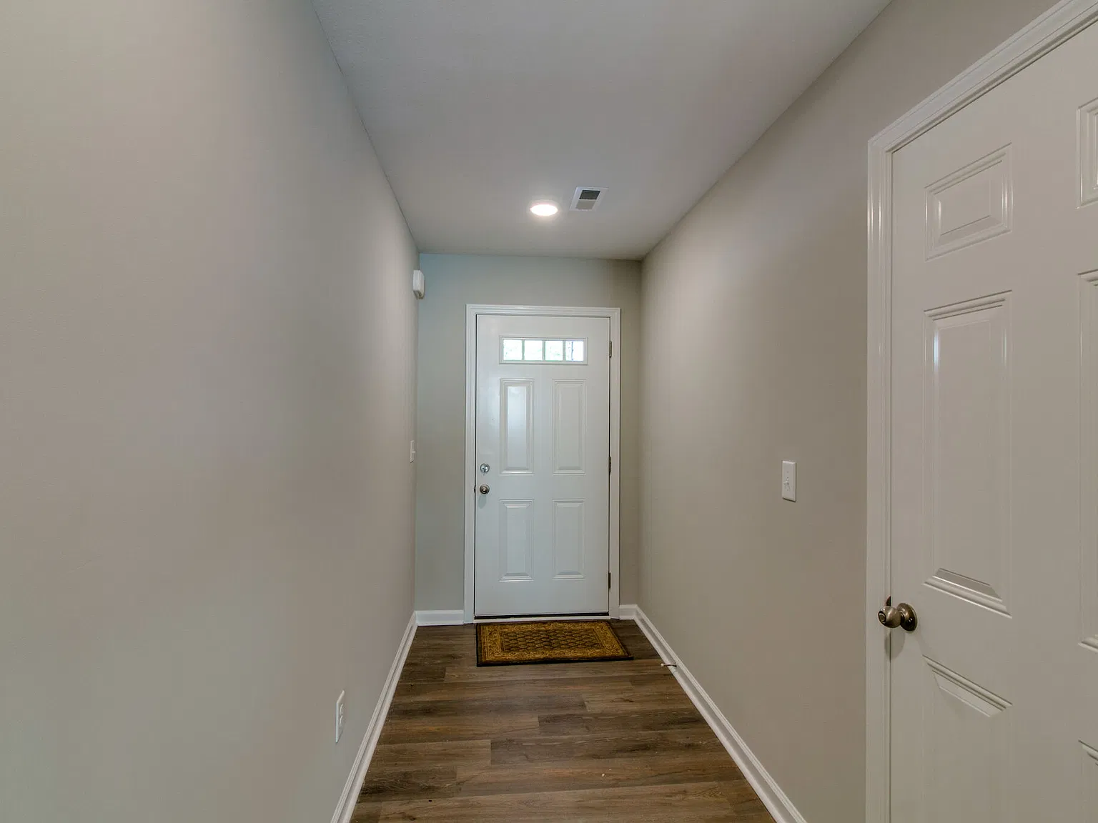3 bed, 2.5 bath, 1450 sqft, $2,100 — Photo 2