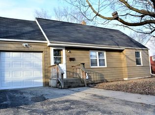 622 River Park Dr, Loves Park, IL 61111