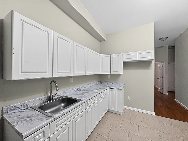 826 S 15th St — Photo 17