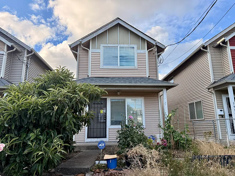 3908 S Holly St — Photo 1