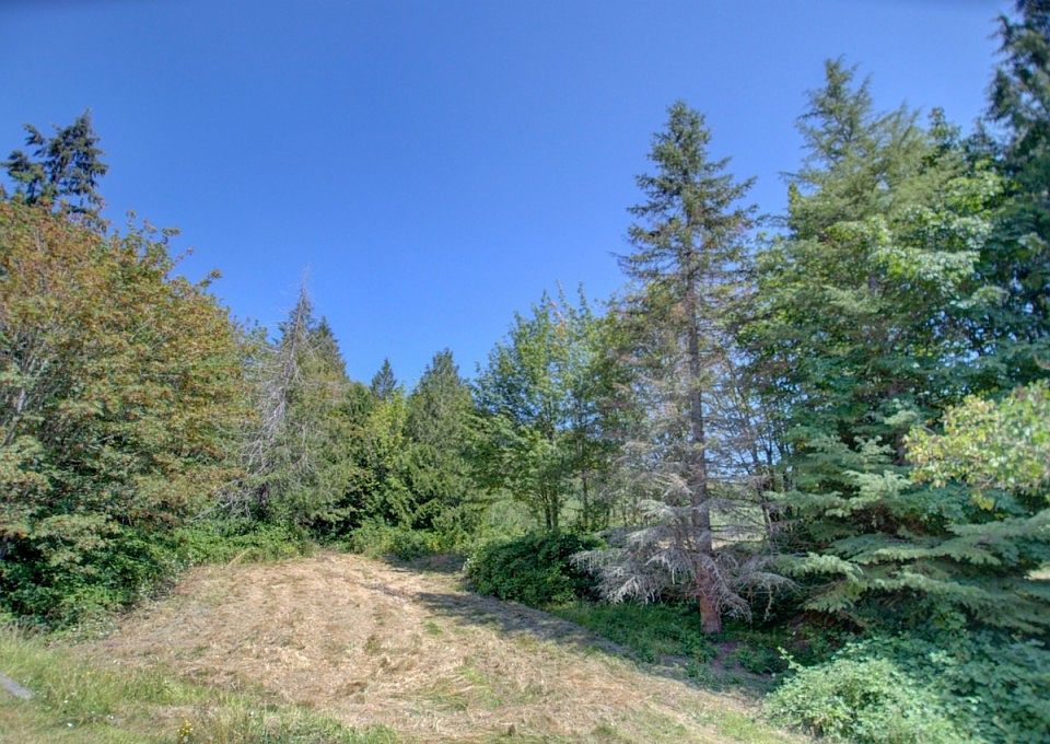 2nd image of 5910 Lemon Rd NE