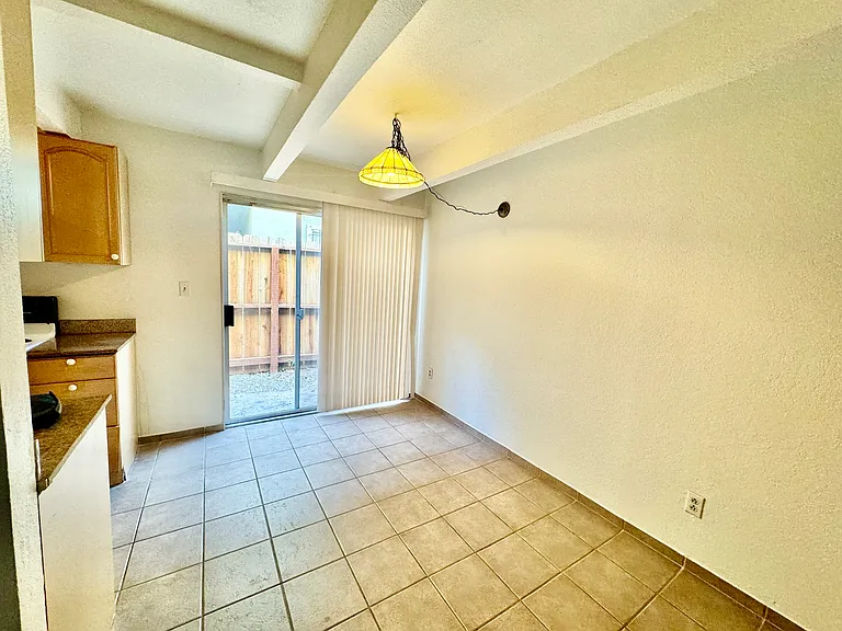 2710 E St #4 — Photo 12