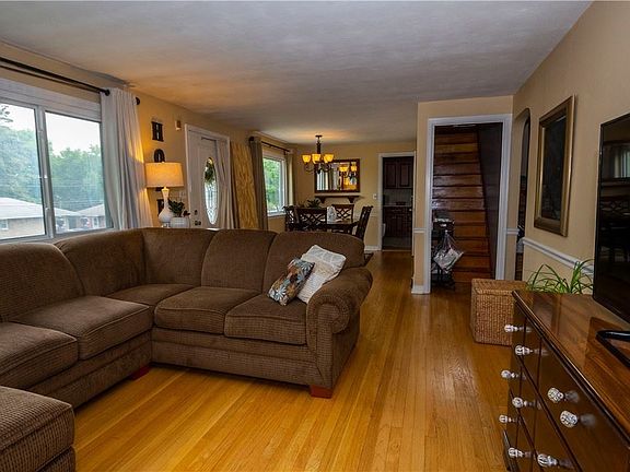 5th image of 104 Phillips Rd