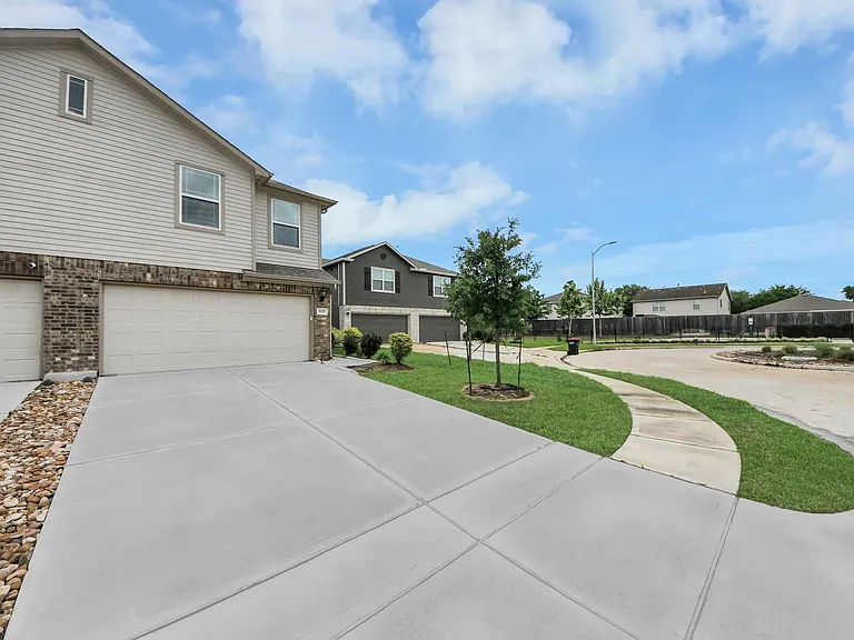 7027 Cedar Breeze Ct — Photo 40