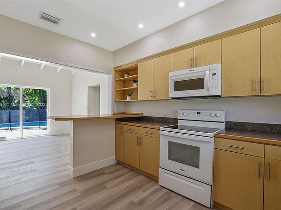 3rd image of 5808 Michelangelo St