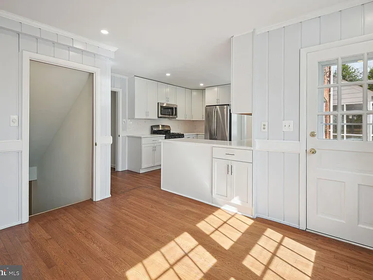 5801 Hillburne Way — Photo 12