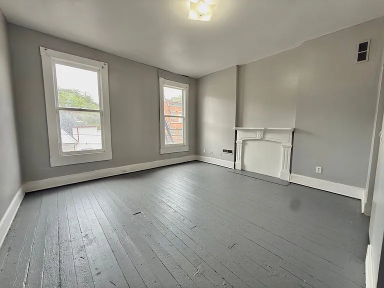 2271 Vine St — Photo 14
