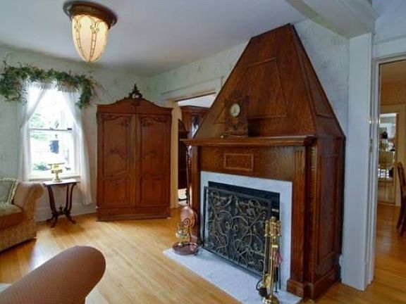 3rd image of 812 William St N