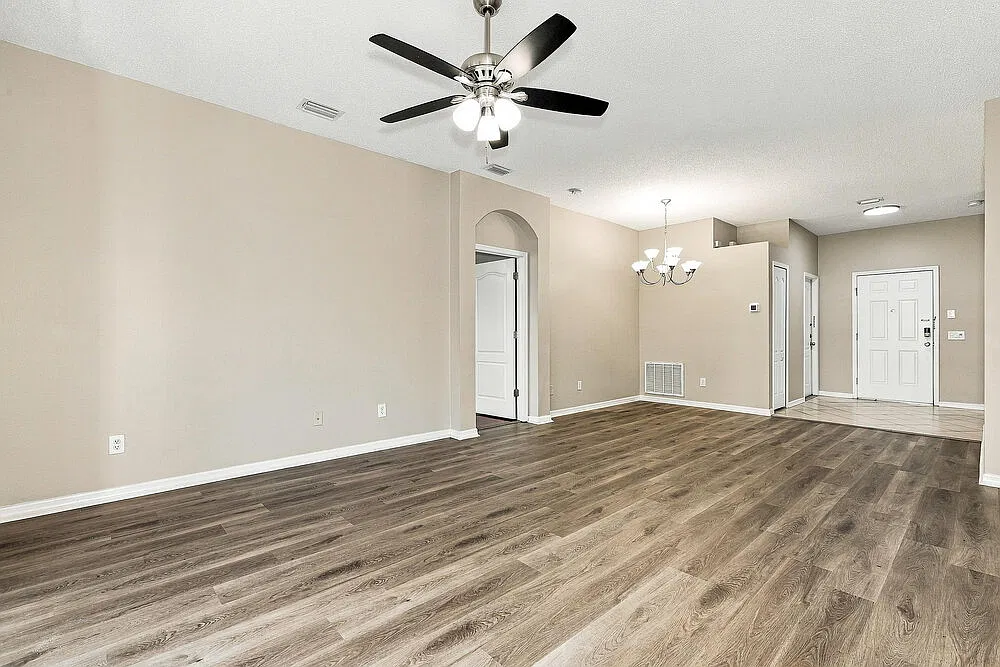 3 bed, 2.0 bath, 1330 sqft, $2,265 — Photo 3