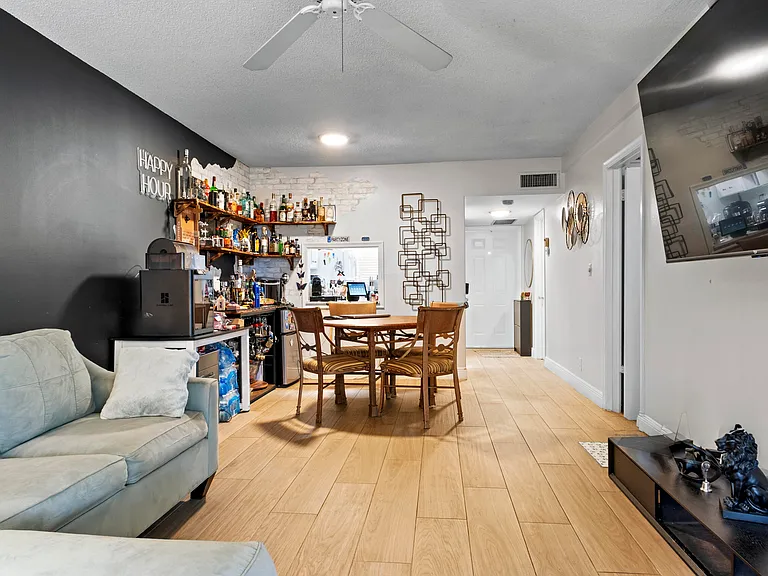 899 SE 2nd Ave #116 — Photo 2