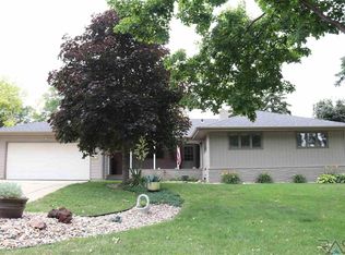 2604 S 1st Ave, Sioux Falls, SD 57105