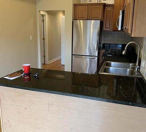 4th image of 1414 W Belle Plaine Ave #2