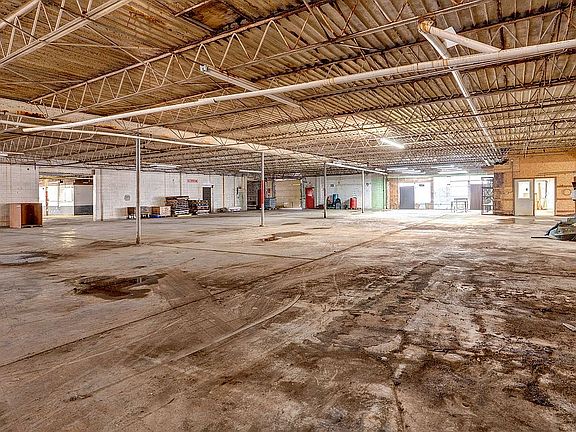 5th image of 504 Airport Rd