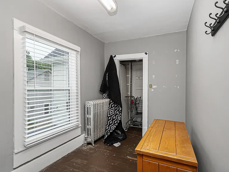 Office space attached to 5th bedroom