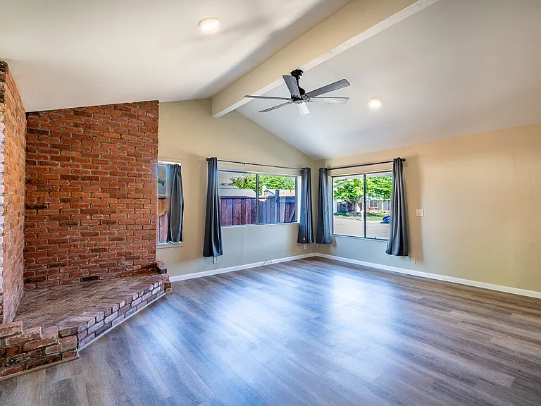 1525 Jasmine Way — Photo 7