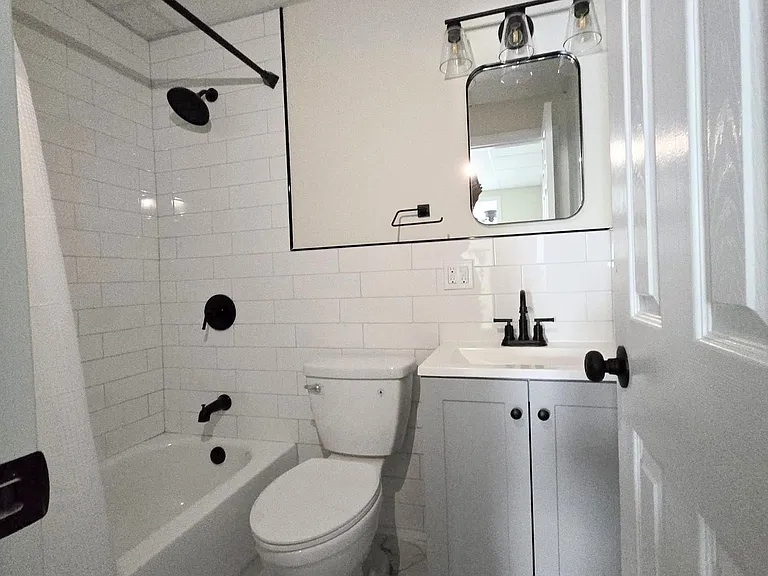 331 Grand St #2 — Photo 4