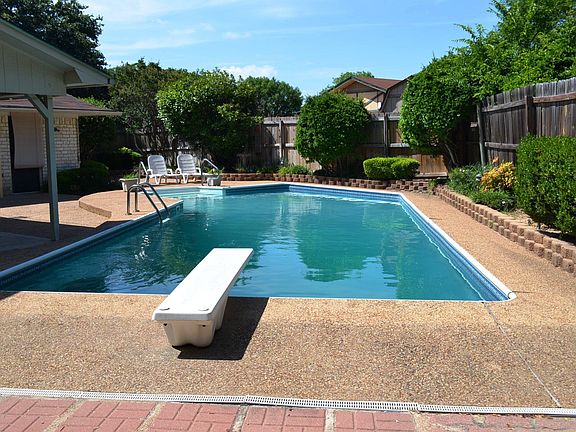 4th image of 304 Crestwood Dr
