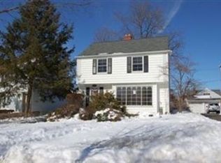 23917 E Groveland Rd, Beachwood, OH