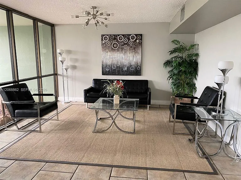 2761 Taft St #405 — Photo 3