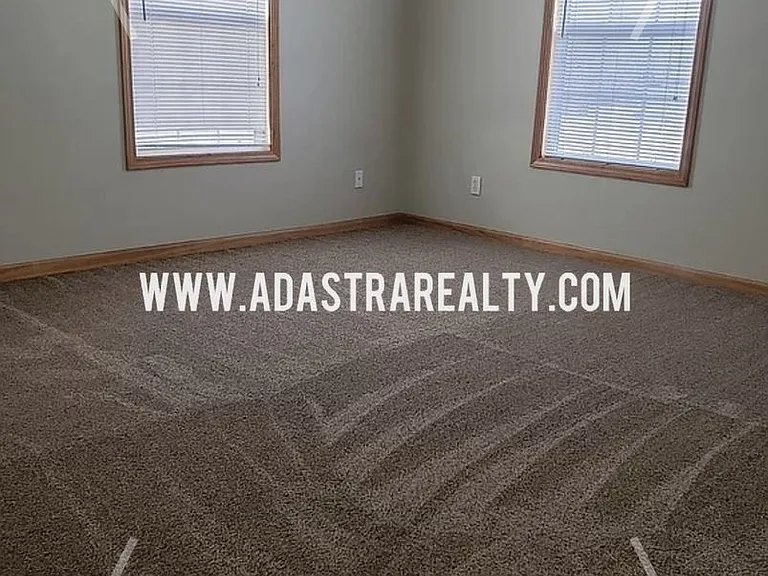 704 Meadow Ct — Photo 10