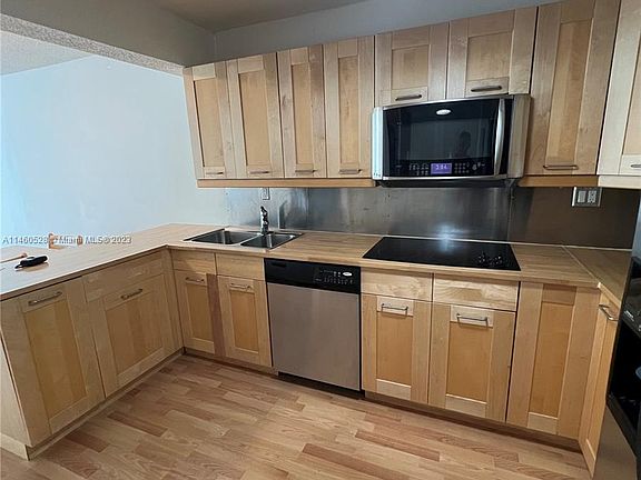 2nd image of 120 Lakeview Dr APT 203