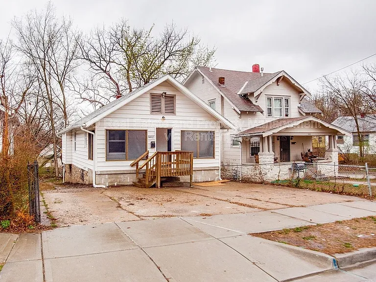 5002 Euclid Ave E — Photo 3