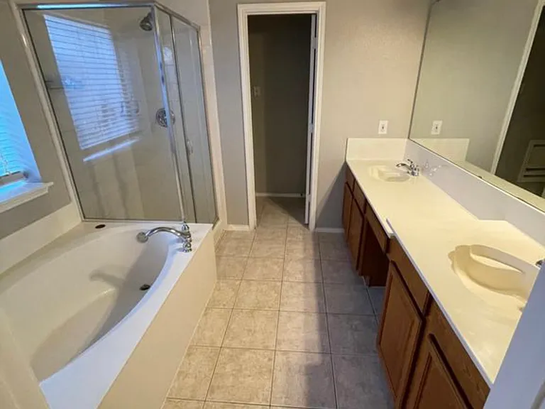 208 Forestview Rd — Photo 7