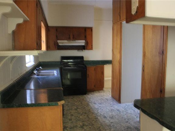 5th image of 704 East Ave